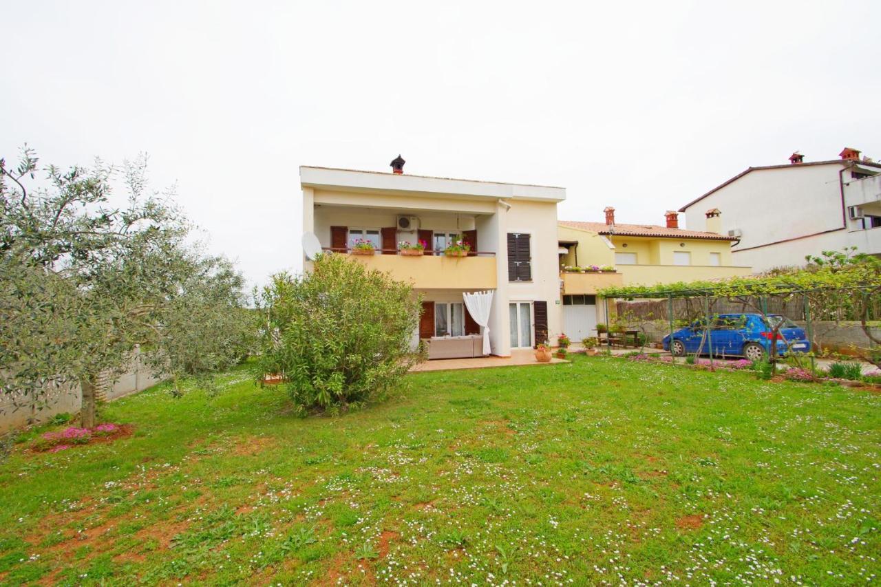 Apartment Suzi Valdebek Pula Exterior photo